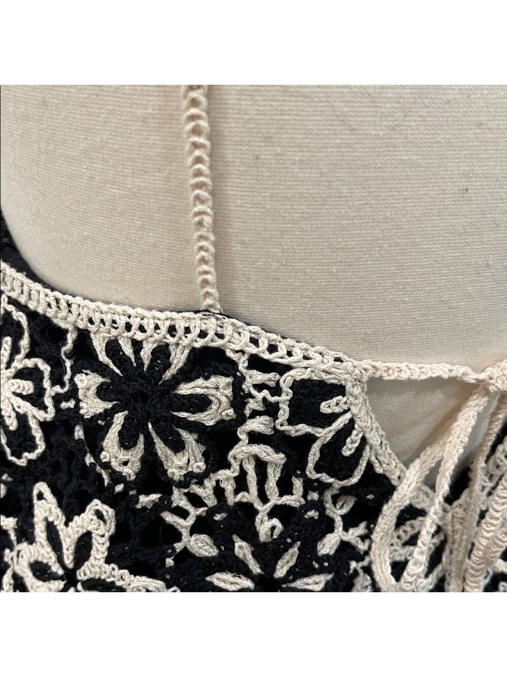 Zara Crochet Flower Mini Dress SZ M Black Cream - Picture 6 of 10